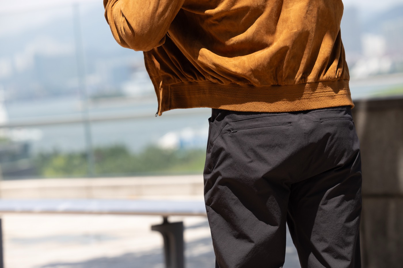 Rear view of All Rounder Urban under a suede jacket.